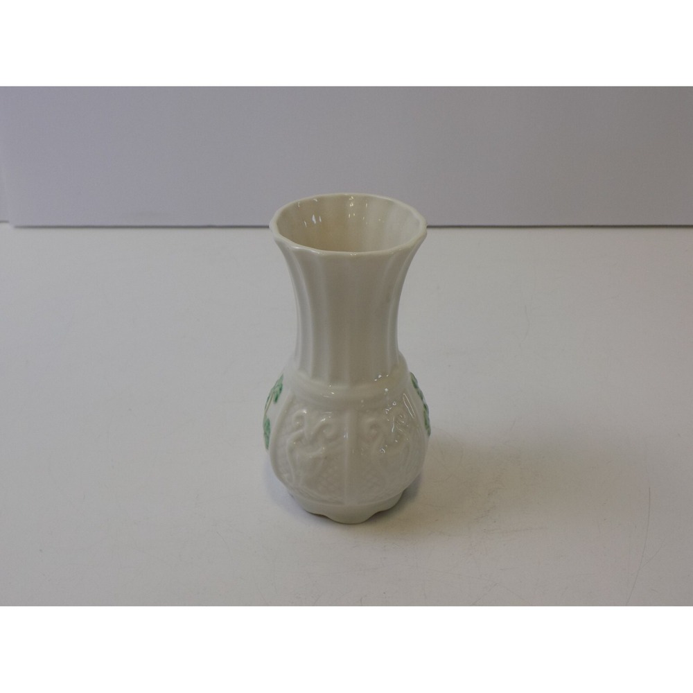 BELLEEK IRELAND Vintage 5" porcelain figurine SHAMROCK FLOWER BUD VASE Nadine - Picture 3 of 16